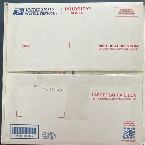 Small Box of Miscellaneous Clothes - Picture 2 of 3